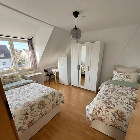 Monteur-house Oberursel - Frankfurt 9 Fuer Bis Zu 15 Personen Apartment