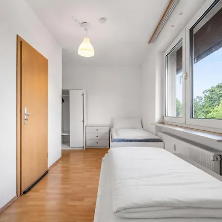 Monteur-house Oberursel - Frankfurt 9 Fuer Bis Zu 15 Personen * Bommersheim